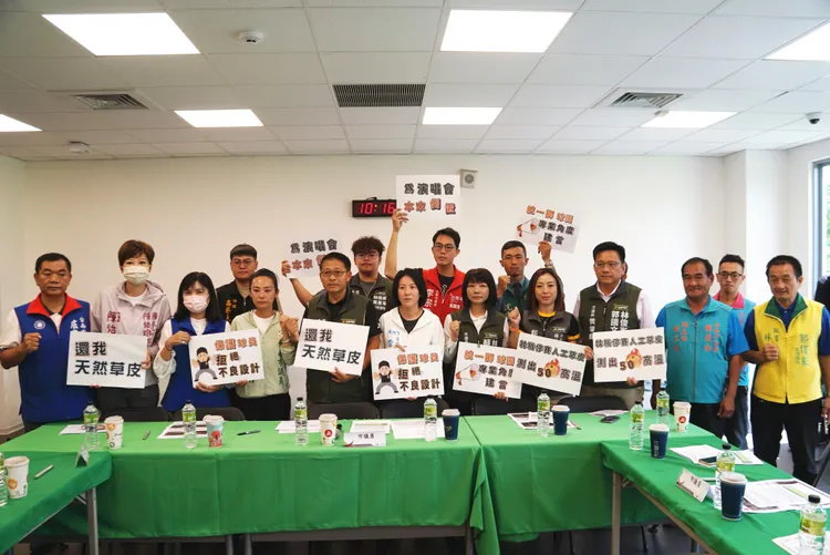 台南市議員前往會勘，藍綠議員都呼籲市府改回原先設計。台南市議會提供