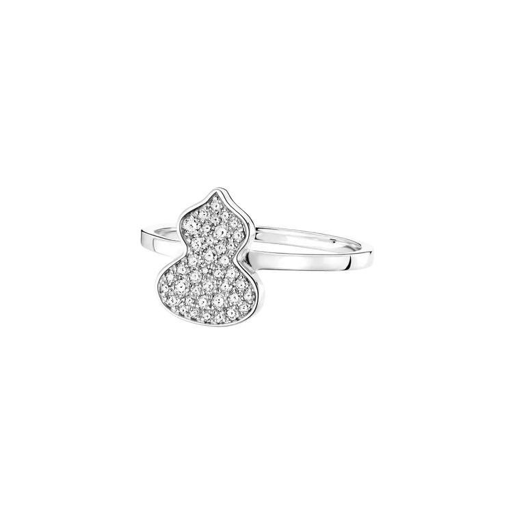 Qeelin Petite Wulu 18K白金鑽石戒指，7萬4000元。品牌提供