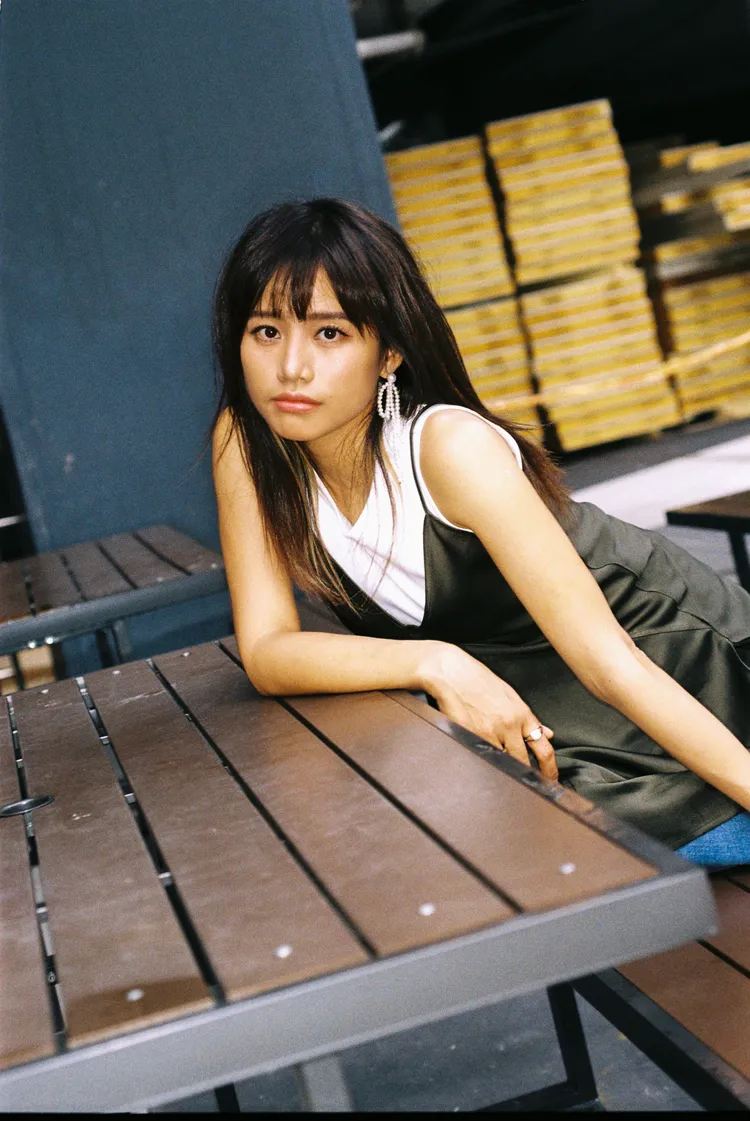 吳汶芳 Fang Wu以空靈療癒的嗓音及吉他創作彈唱詮釋自創曲，獲多部戲劇選為片頭。高流提供