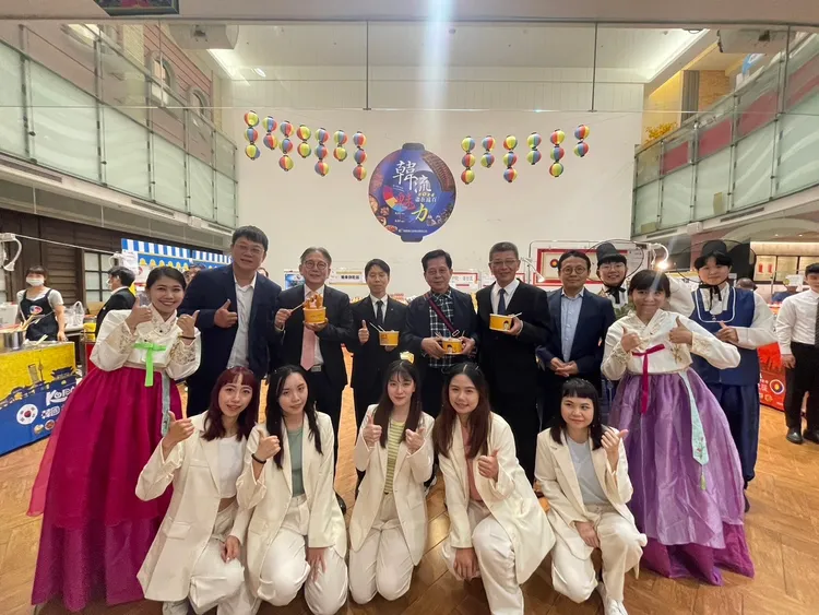 韓國物產展集結多項超人氣韓國美食。台中大遠百提供