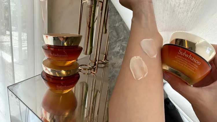 滋陰蔘回彈霜（豐潤版/輕盈版），30ml／4480元、50ml／7200元。張家玲攝
