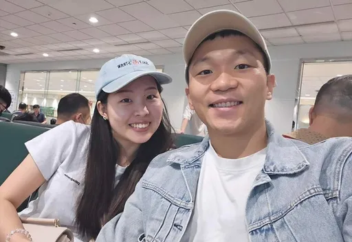 李洋與女友開心遊日 29歲生日這天「做一件有意義的事」