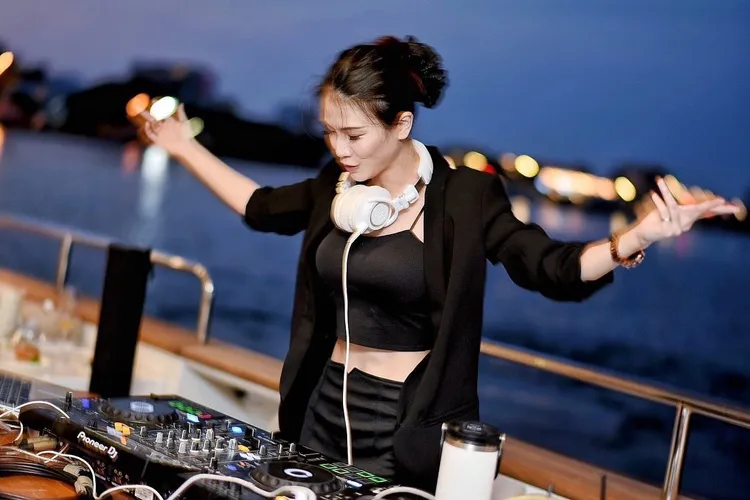 夏日啤酒電音趴。翻攝畫面