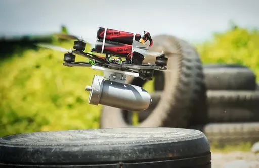 國軍首度曝光「四軸自殺無人機」 官兵模擬攻擊敵軍畫面震撼