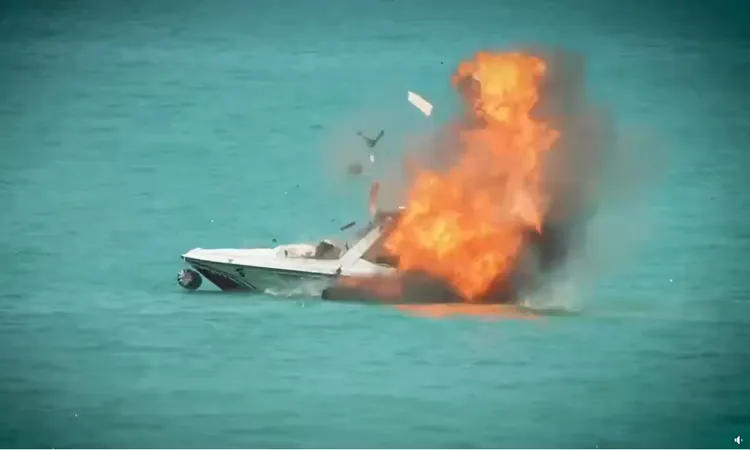 國軍微型攻擊無人機炸毀海上小艇。軍聞社youtube頻道