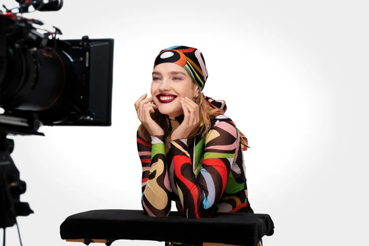 嬌蘭與義大利時尚品牌PUCCI推出聯名彩妝，LVMH集團太子妃Natalia Vodianova為系列拍攝形象照。品牌提供