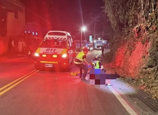 新北重機男失控自撞觀音山壁噴飛 頭部重創搶救無效亡