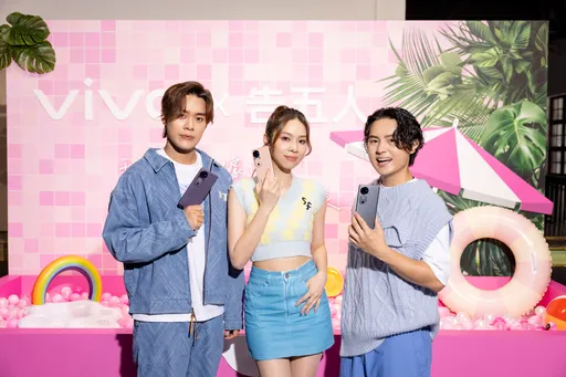 告五人最真實的模樣被看光光 入境溫哥華一句話噴笑彈