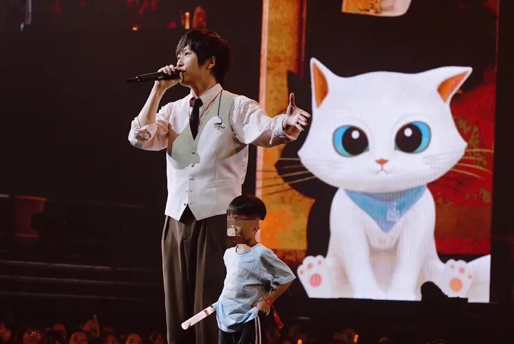 五月天找來小粉絲上台點歌。相信音樂提供