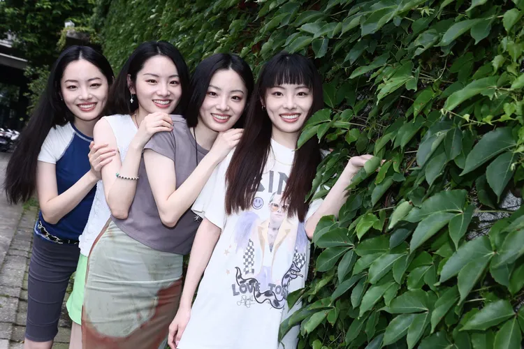 紅飛林樂團四姊妹，推出專輯《Unsettled Soul 心神未定》。彭欣偉攝