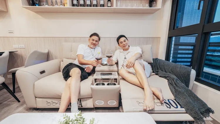 馬國賢（左）和馬幼興雙馬都是八里的鄰居，住得很近。好睡王提供