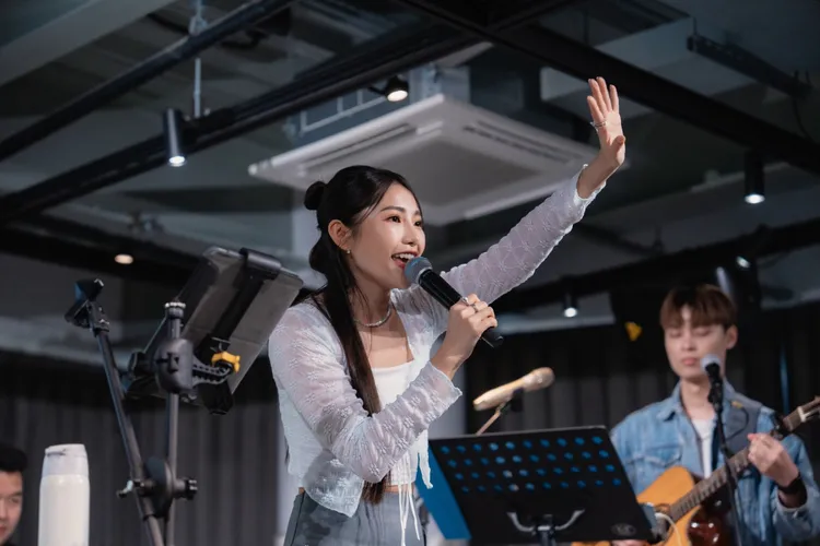 楊淨宇圓夢開唱。民視提供