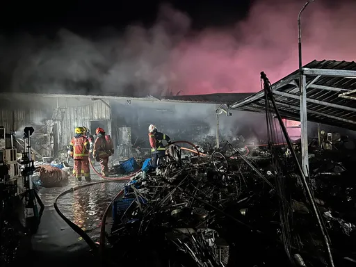 汐止回收場大火 8旬嬤受困命危、看護死亡!惡臭驚醒居民