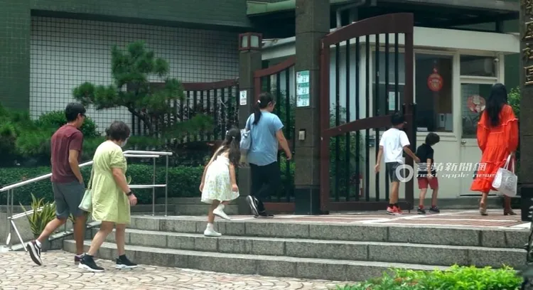 隋棠一家人進入大直溫馨豪宅。特勤中心攝