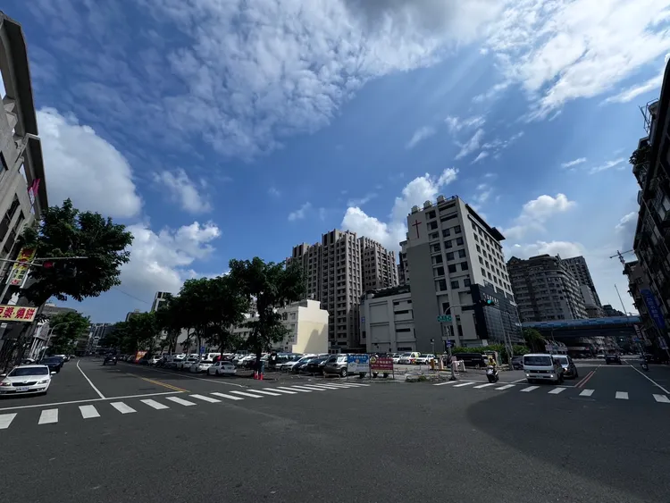京城建設與公司董事長蔡天贊，近期先後購入鳥松本館路，左營重立與文敬路，左營重立與文川口3塊土地，總成交額高達36.47億元。葉家銘攝