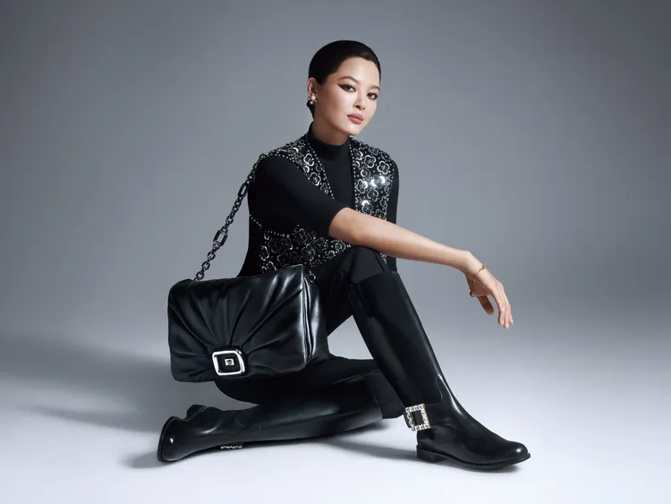 Viv' Choc系列包款有著顛覆比例的超大廓形。品牌提供