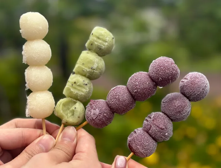 老字號「千秋堂」把糰子變身為冰棒，造型可愛，頗受小孩、女性客人歡迎。業者提供