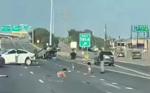 奇蹟影片|2車相撞幼童拋飛 駕車父驚呼「完了!」 竟毫髮無傷