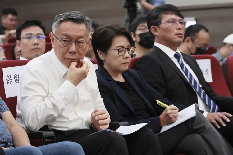 柯文哲總統大選政治獻金外界疑義 一次澄清記者會 柯文哲(左起)、黃珊珊、黃國昌。彭欣偉攝