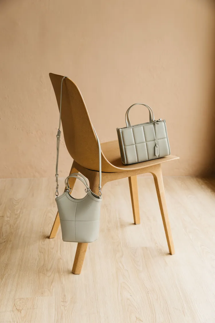 小包注入清新的羅勒綠色彩彷彿置身森林秘境。品牌提供