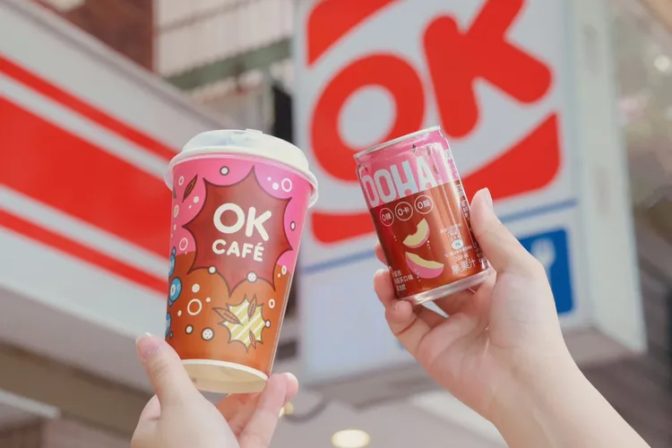 「水蜜桃烏龍氣泡咖啡」期間享買一送一優惠。OKmart提供