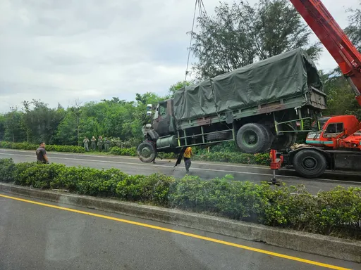 軍車楓港車禍!7官兵緊急送醫 八軍團回應了