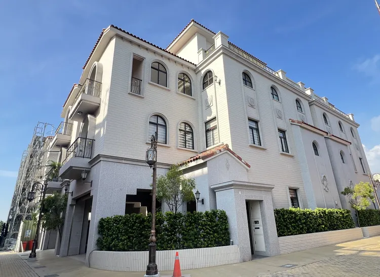 戶戶大面寬獨棟豪墅，將建築尺度放大，專為高資產族打造。葉家銘攝