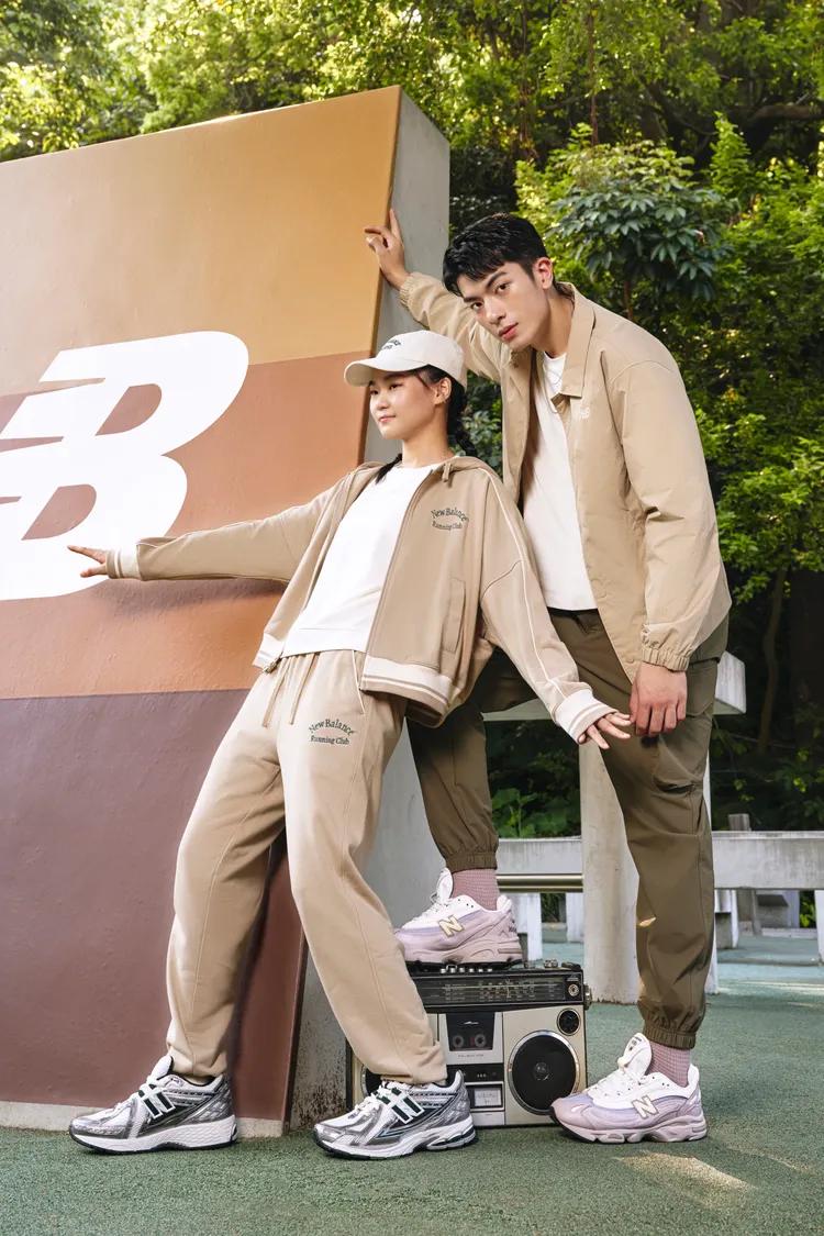 色系上以清爽米白色、亮麗鵝黃、青綠色以及沉穩褐色為主。品牌提供