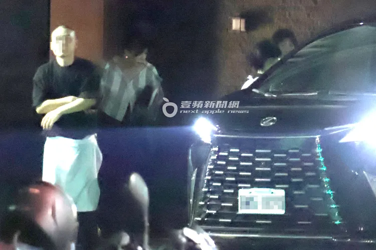 劉莉莉出來送劉嘉玲上車。特勤中心攝