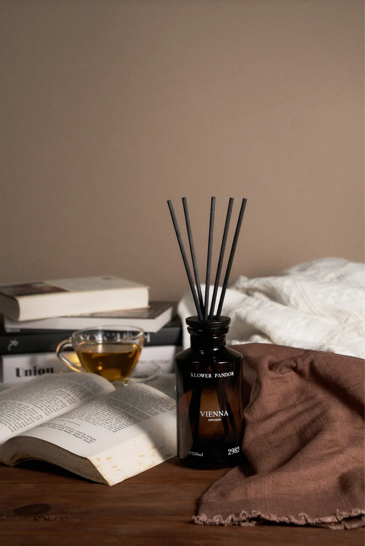 KLOWER PANDOR維也納藏書館2982空間擴香瓶，250ml／880元。品牌提供
