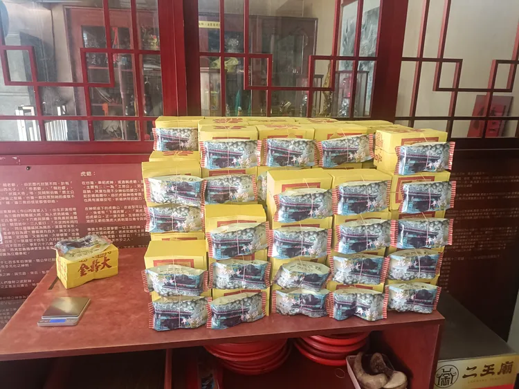 環保局建議「以物代金」、「以功代金」，減少金紙用量，公益、功德、環保一次到位。南市環保局提供