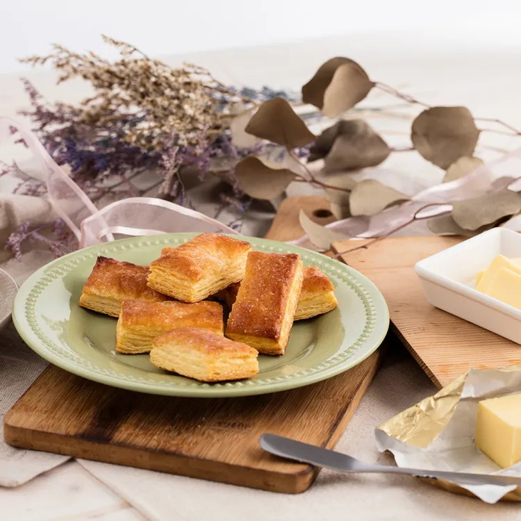 盛香珍海鹽焦糖千層酥。業者提供