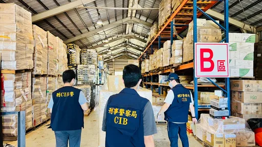 7旬老師傅私釀假酒仿金門高粱 流入市面老饕難辨 侵權逾6000萬警方續追查
