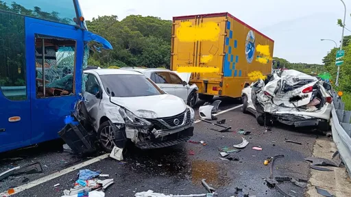 國道6車連環撞　2大車夾擊4小車！車體嚴重變形3人傷