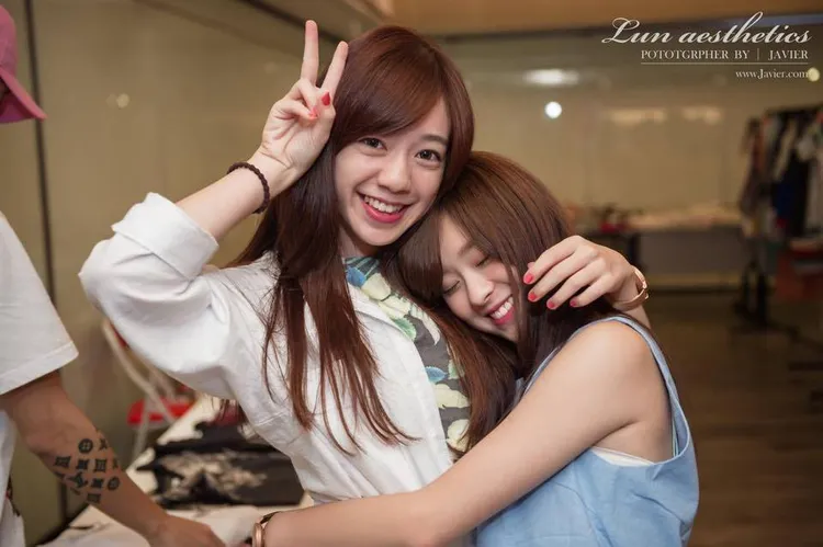 陳天仁（左）和邱偲琹曾是閨密。翻攝邱偲琹臉書