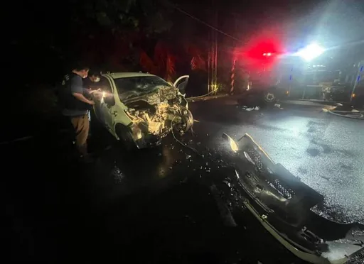 台南男子深夜山區訪友 車速快+天雨路滑釀禍!自撞路桿車毀人亡