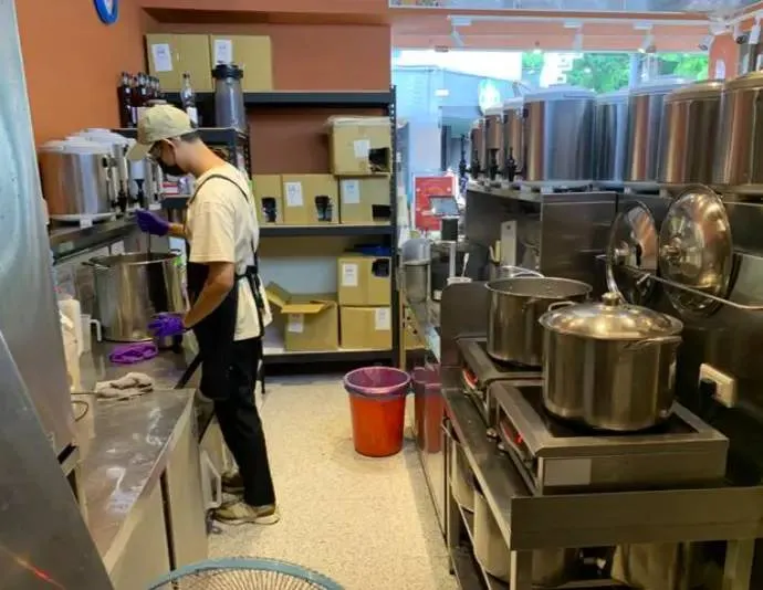 北市衛生局稽查大茗，現場及空飲料杯內未見濕紙巾。食藥署食藥妝網路地圖