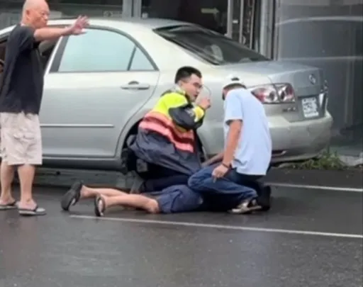 3條通毒品通緝犯開車趴趴走　鷹眼員警見他「沒做這件事」　立馬攔檢逮人