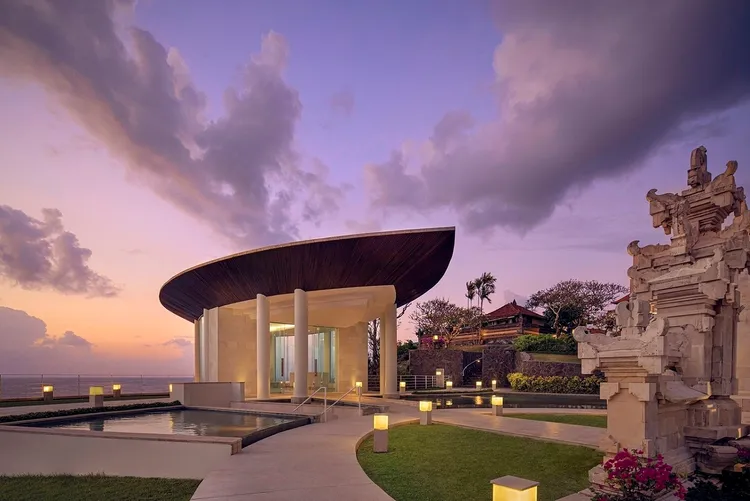 當日簽約享獨家禮遇，加碼抽峇里島希爾頓度假酒店三天兩夜雙人住宿。業者提供