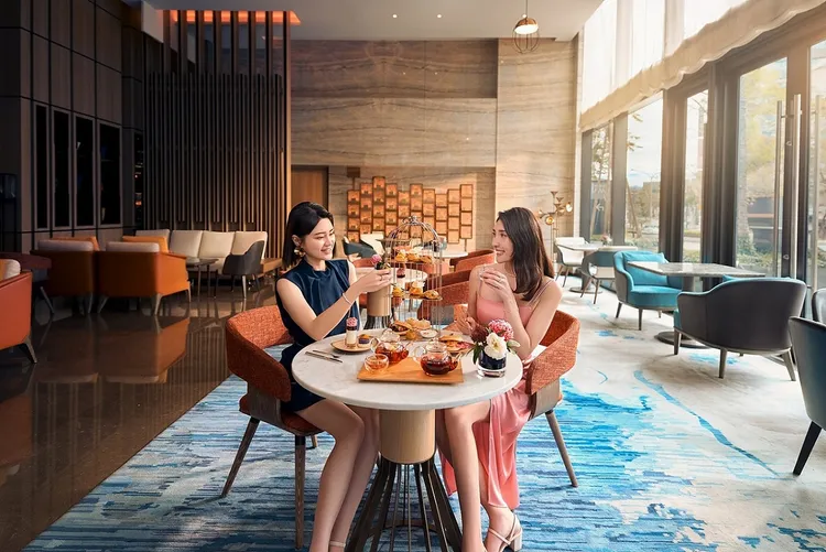 一樓大廳酒吧「逸廊」推出包場優惠方案，提供延續婚禮歡樂氛圍的絕佳派對場地。業者提供