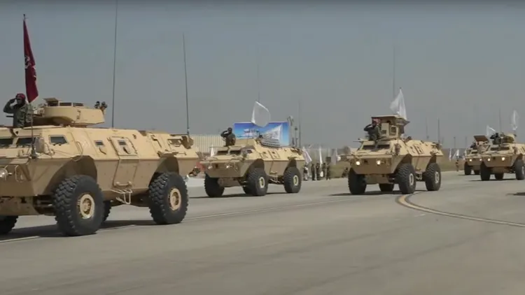 塔利班今日展示輕裝甲車。美聯社