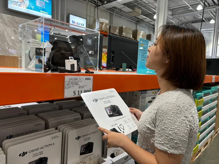 想隨時記錄生活美好點滴捕捉精彩瞬間的爸爸，好市多推薦DJI Osmo Action 4 戶外旅行運動相機套裝做為禮品選擇之一。業者提供