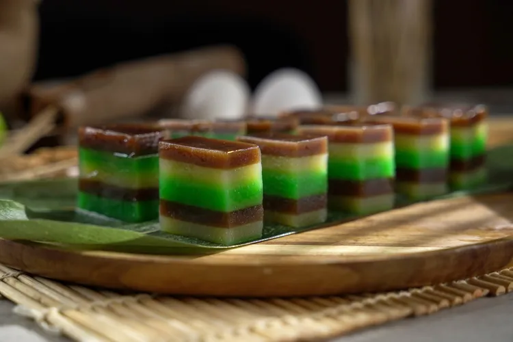 南洋經典甜點「黑糖香蘭娘惹糕」口感Q彈不甜膩。業者提供