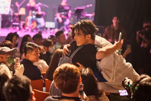 陳昊森喜迎28歲生日！慶生畫面曝光　緋聞女友也來了