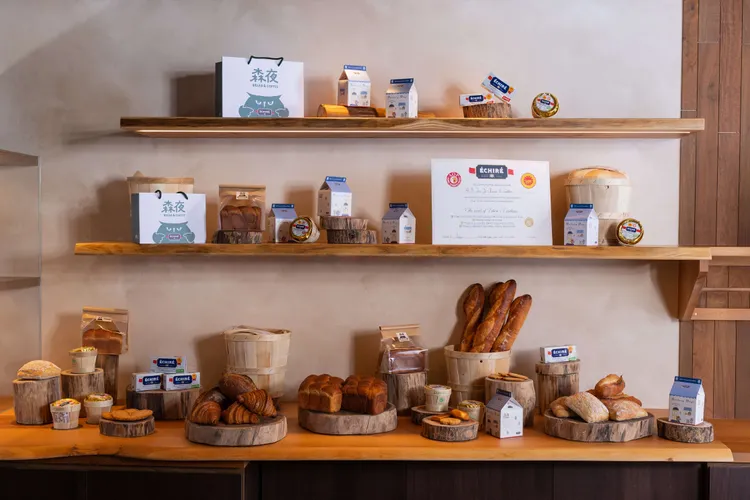 門市麵包陳列。業者提供