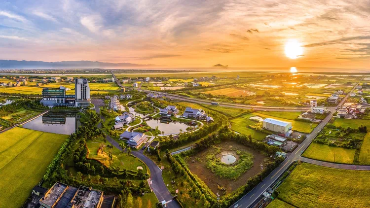 入園用餐可免費暢遊佔地5.7公頃的日式主題園區。宜蘭綠舞提供