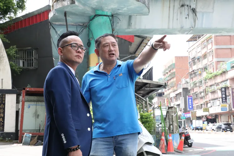 童子瑋指出，此次工程共分3階段，範圍從自愛三路口起到八堵隧道止，工程包含電桿地下化、改善排水與照明設施等。翻攝照片