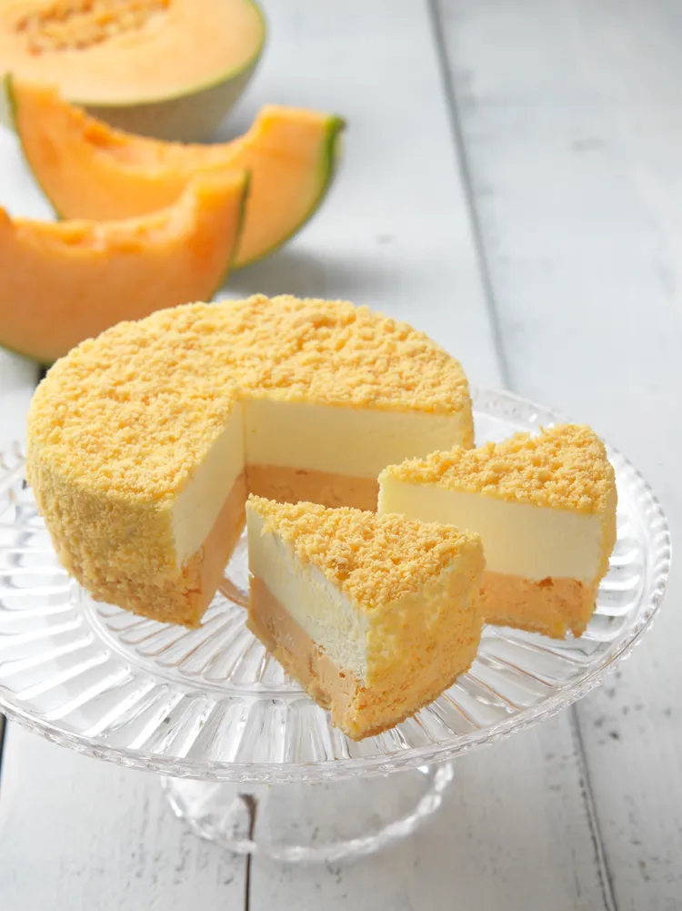 小樽洋菓子舖LeTAO同步引進日本季節限定「北海道哈密瓜雙層起司蛋糕」售價840元。業者提供