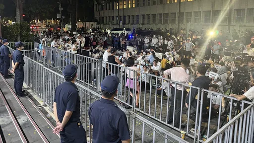 「勸小草回家尊重司法」 黃瓊慧:鄭文燦收押時有人圍地檢署嗎