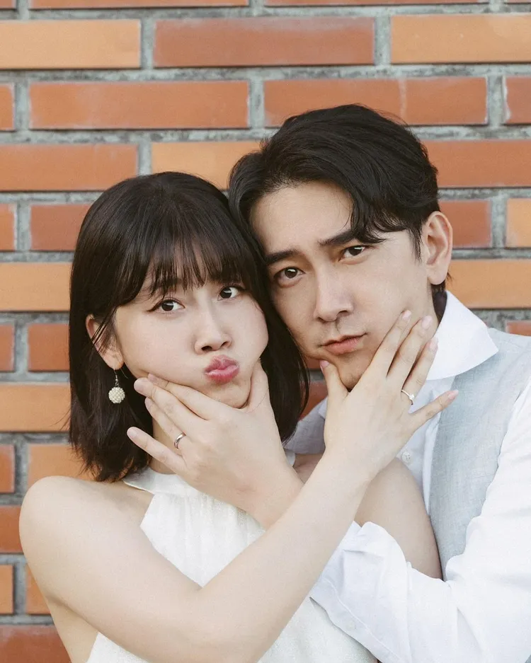 兩人去年520登記。翻攝朱芷瑩臉書